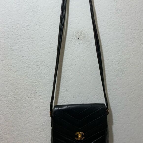 Chanel Vintage CC Turnlock Crossbody Bag Envelope Flap Chevron Lambskin Mini - Picture 5 of 16